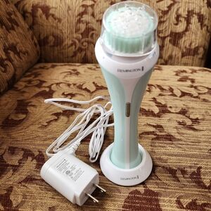 Remington Facial Cleansing Brush with Charger